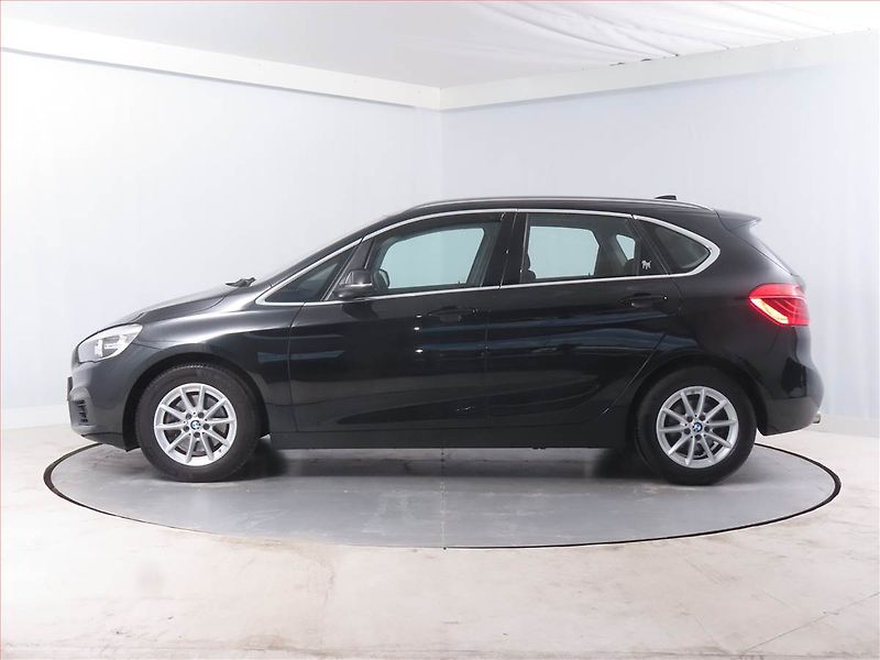 BMW Řada 2 (2015) 218i Active Tourer, Serv.kniha - fotka 3 z 14