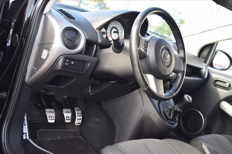 Mazda 2 1,5 MZR 76KW ALU KLIMA - fotka 19 z 38
