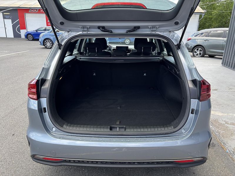 Kia Ceed (2023) SW Spin 1.5 T-GDI (118 kW) - fotka 25 z 25