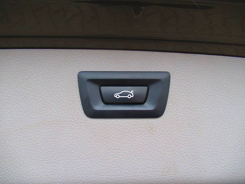 BMW Řada 3 (2013) 330d 190KW xDrive! - fotka 23 z 26
