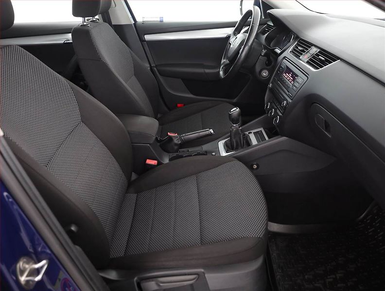 Škoda Octavia (2014) 1.6 TDI, Serv.kniha, Tempomat - fotka 7 z 13