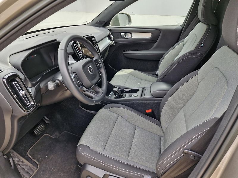 Volvo XC40  T2 Momentum PRO 1,5 (95 kW)  - fotka 5 z 5