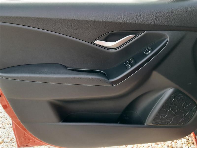 Hyundai ix20 1,6i 91 kW - fotka 18 z 49
