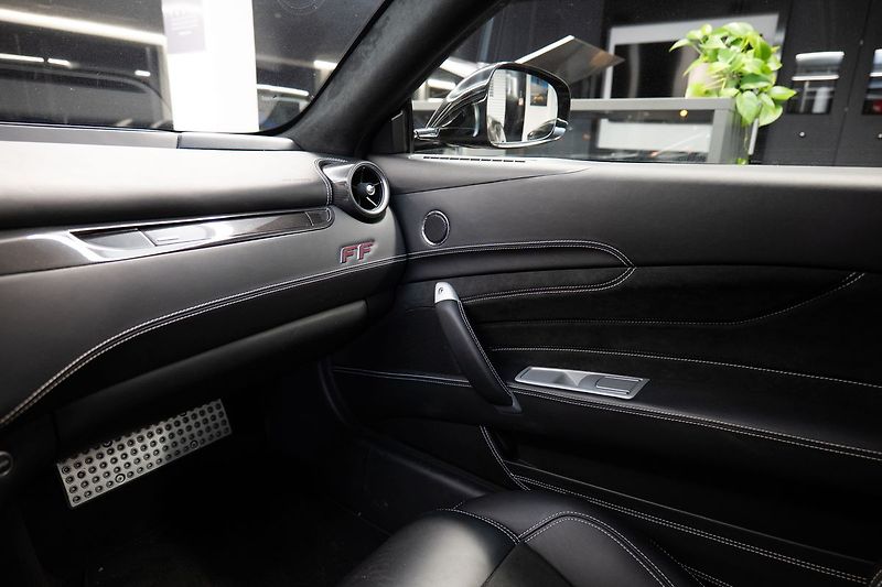 Ferrari FF V12 - fotka 13 z 20