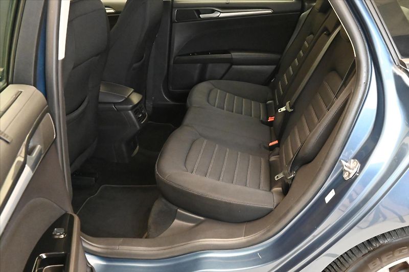 Ford Mondeo 2,0 TDCi 110 kW AT8 Titanium Z - fotka 13 z 33