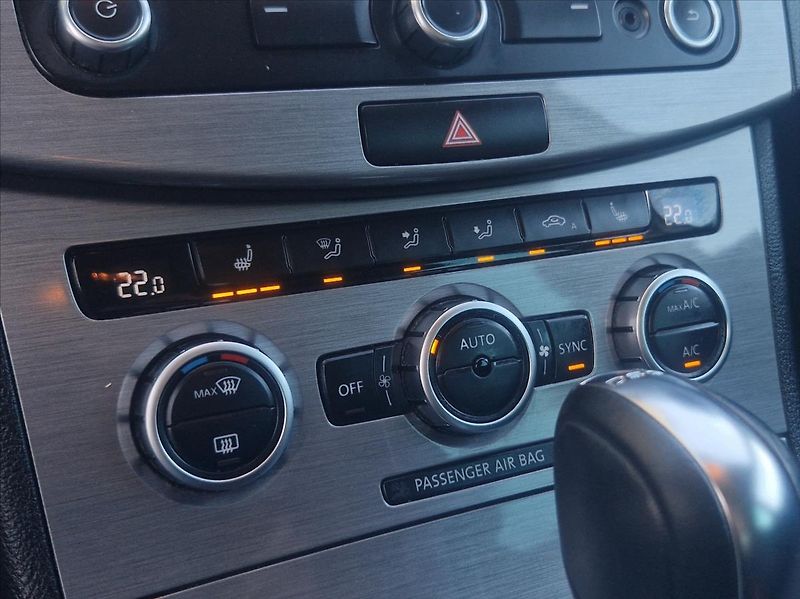 Volkswagen Passat 1,4 TSI DSG AUTOAC SENZOR TAŽN - fotka 27 z 37