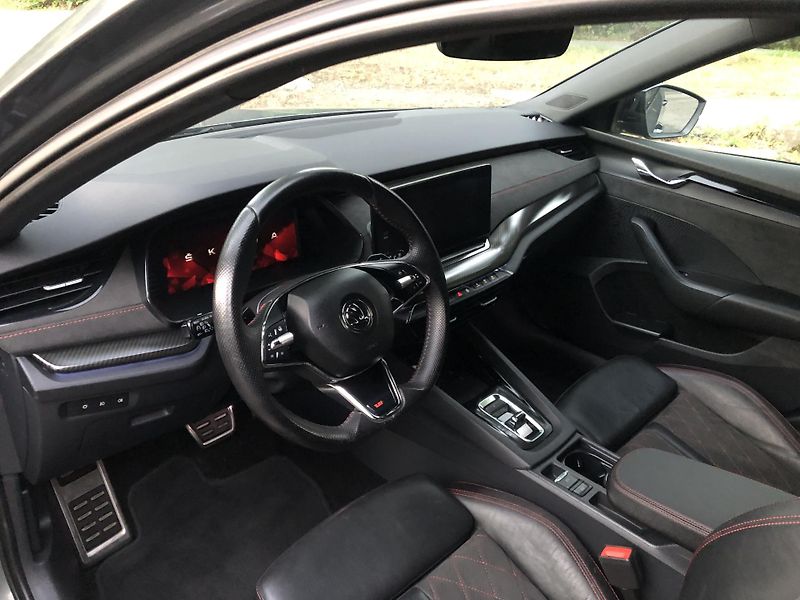 Škoda Octavia RS 2.0 TSI 180KW - 48 000 KM! - fotka 16 z 18