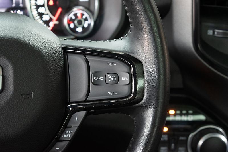 Dodge RAM 5.7 HEMI BIGHORN 4x4*PPF*ČR 1M - fotka 23 z 49
