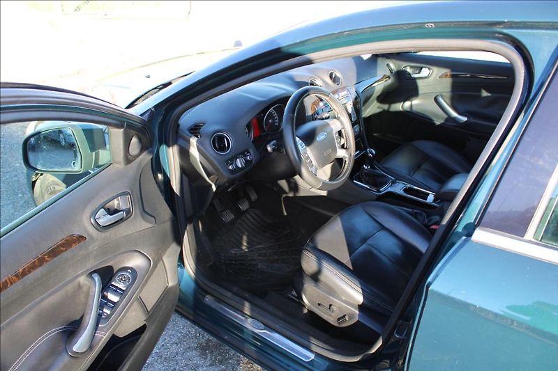 Ford Mondeo 2,0 TDCi  STK 9/27,DIG.KLIMA - fotka 9 z 26