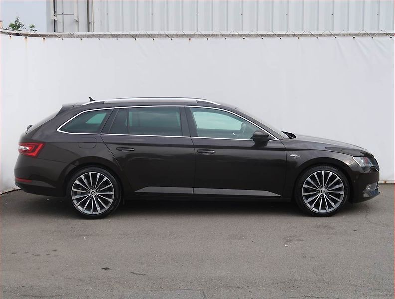 Škoda Superb (2018) Laurin&Klement 2.0 TDI, 4X4 - fotka 6 z 25