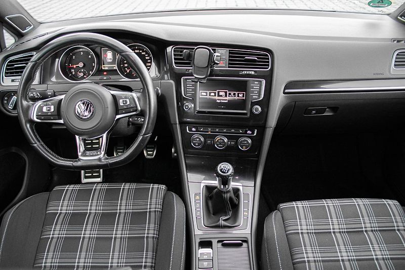Volkswagen Golf - fotka 26 z 29