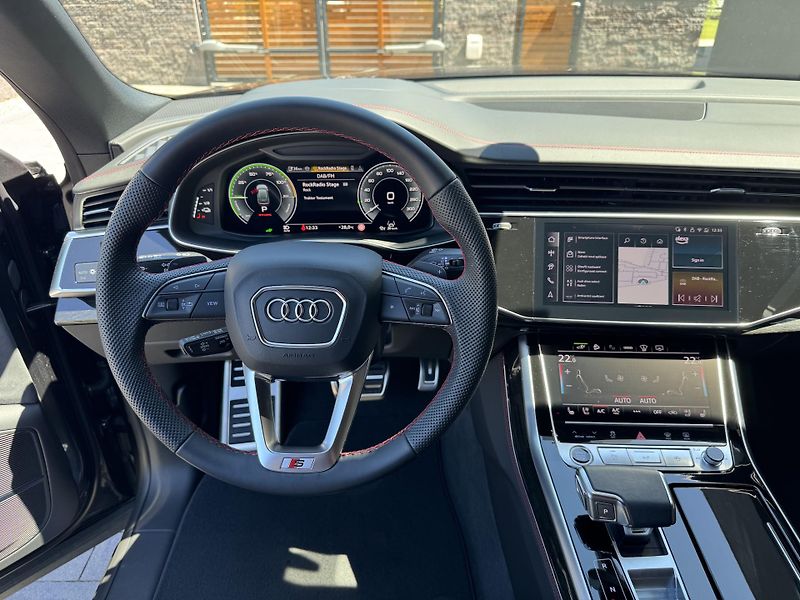 Audi Q8 (2025) 60TFSI e QUATTRO, B&O, Tažné  - fotka 34 z 38