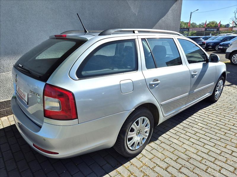 Škoda Octavia 1,4 TSI Combi Klima Výhřev ESP - fotka 6 z 28