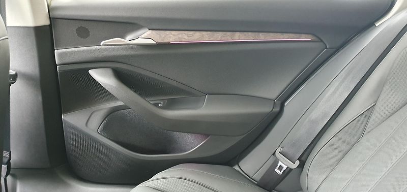 Škoda Superb (2024) 2.0tdi 142kw Dsg 4x4 L&K,ČR,1M - fotka 23 z 28