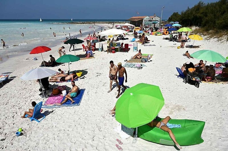 Lokalitě Spiagge Bianche se přezdívá Italské Maledivy či Karibik.
