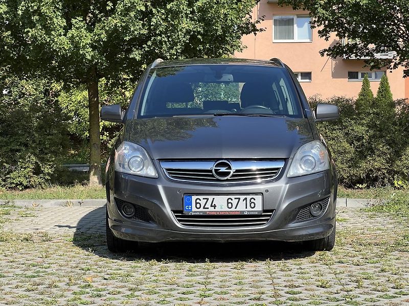 Opel Zafira (2012) - fotka 2 z 21