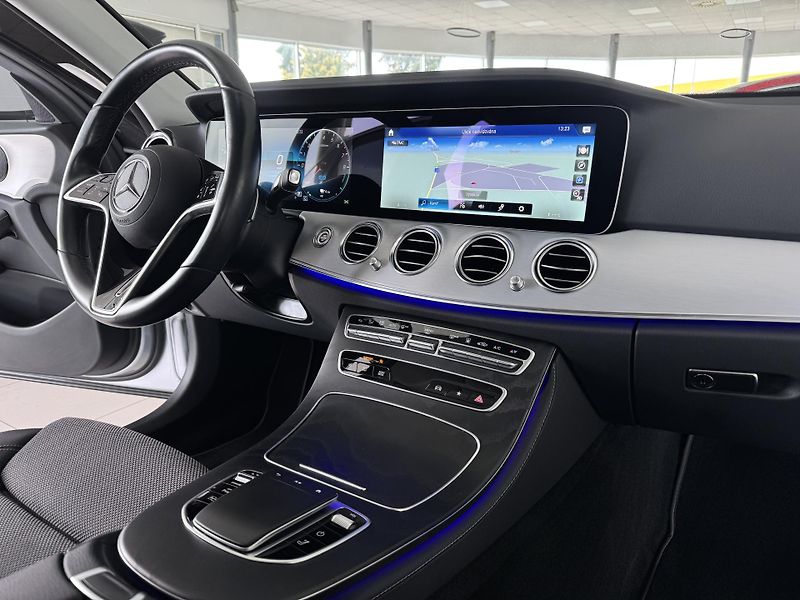 Mercedes-Benz Třídy E 300e 235kW*Webasto*Tažné*DPH - fotka 14 z 41