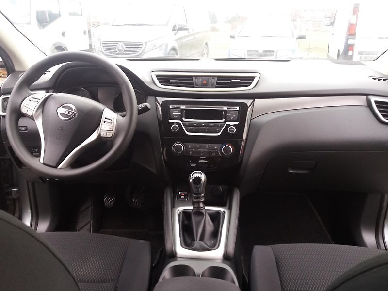 Nissan Qashqai 1.2DIG-T,Klima,Servi.knížka - fotka 10 z 21