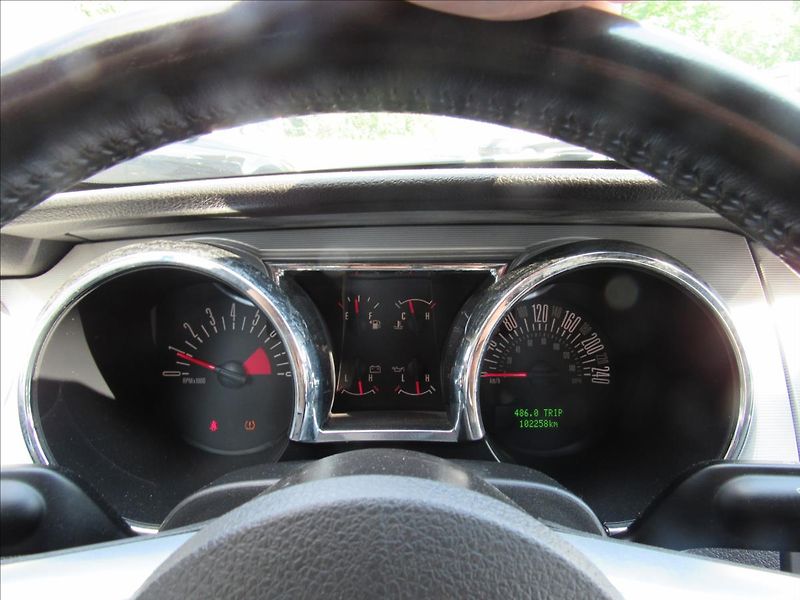 Ford Mustang 4,6 L V8 GT 224kW - fotka 13 z 29