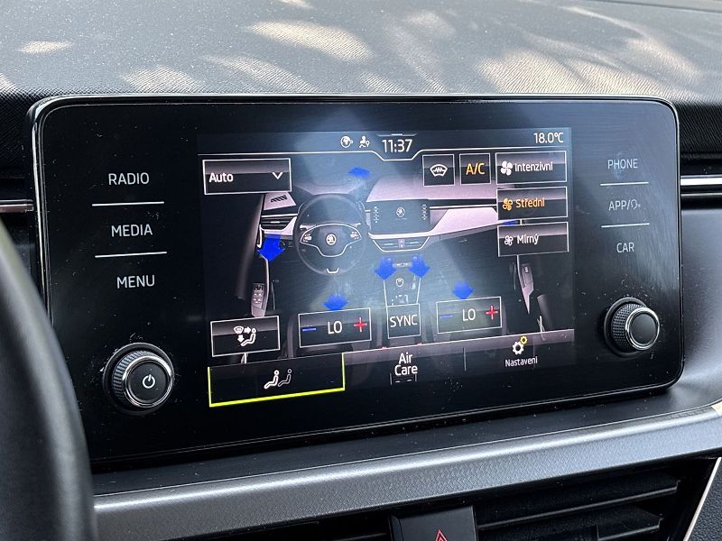 Škoda Kamiq (2023) 1.0 TSI Style - fotka 13 z 29