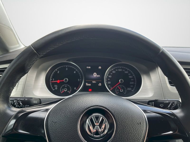 Volkswagen Golf (2015) 1.6 TDI 77 kW Comfortline - fotka 9 z 29