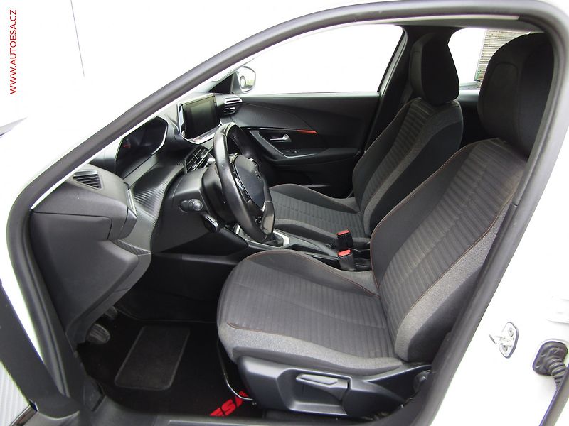 Peugeot 2008 (2020) 1.2 PT, 1.maj,ČR, Active - fotka 9 z 19