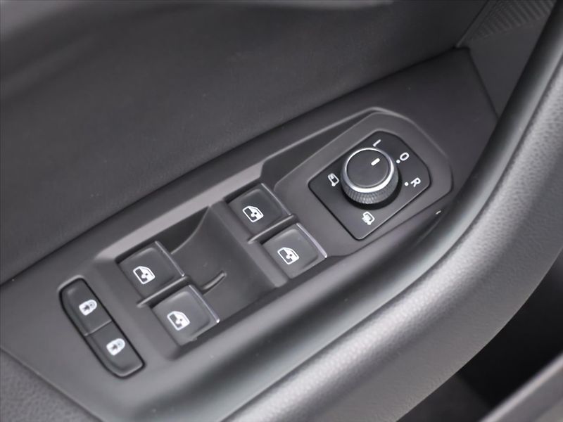 Volkswagen Touareg 3,0 TDI 210kW 4M LED DPH CZ - fotka 16 z 39