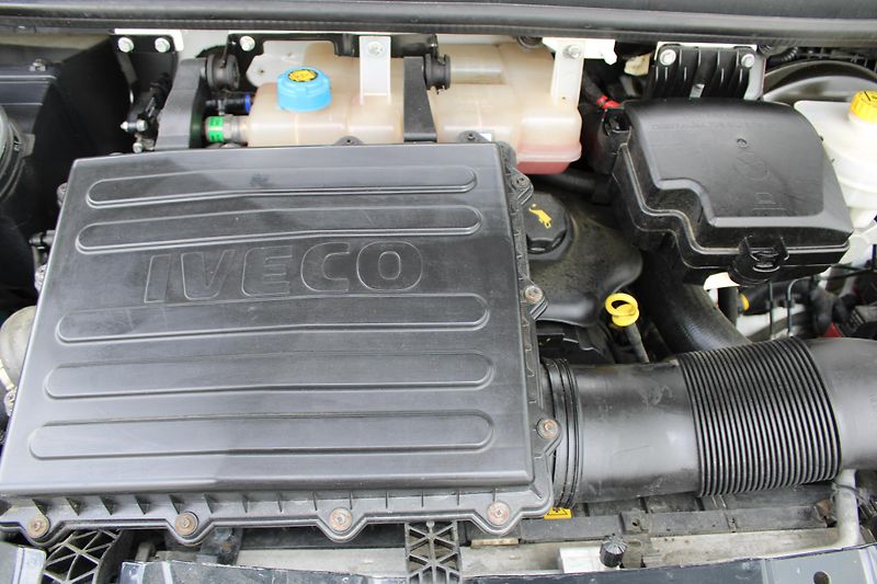 Iveco Daily 35C160 2,3 Skříň+čelo+klima - fotka 18 z 19