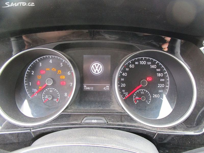 Volkswagen Touran 1,2TSI-81KW-NOVÁ STK+OLEJ - fotka 20 z 31