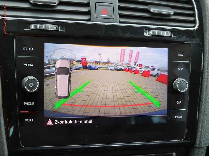Volkswagen Golf (2018) 2.0TDi, Navi, park.čidla - fotka 23 z 31