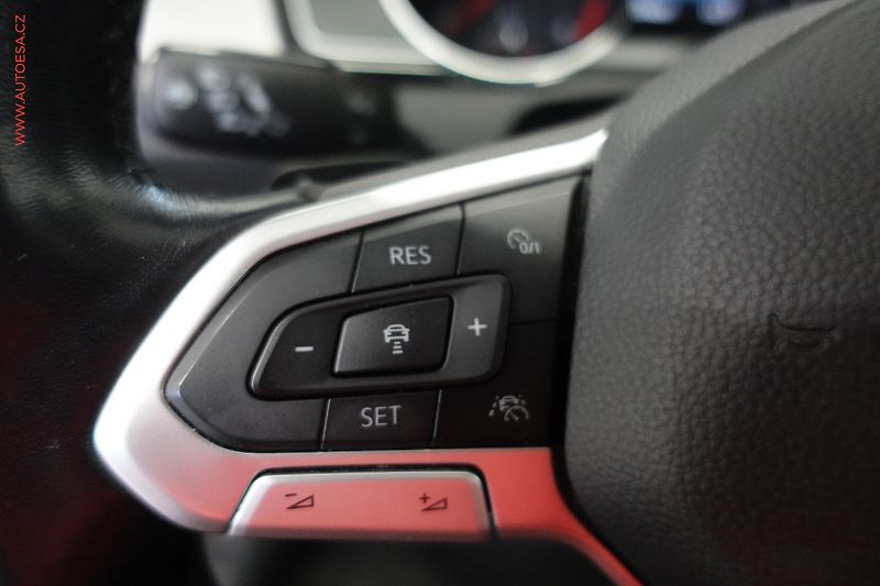 Volkswagen Passat (2019) 2.0 TDi, DSG, LED, kamera - fotka 17 z 24