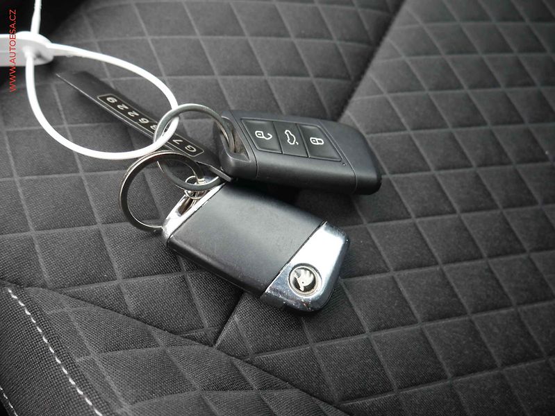 Škoda Superb (2016) 2.0 TDi, ČR, Style - fotka 20 z 20