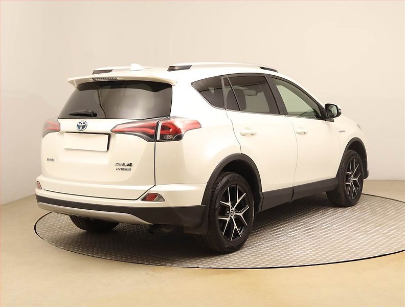 Toyota RAV4 (2018) Executive 2.5 Hybrid - fotka 5 z 24