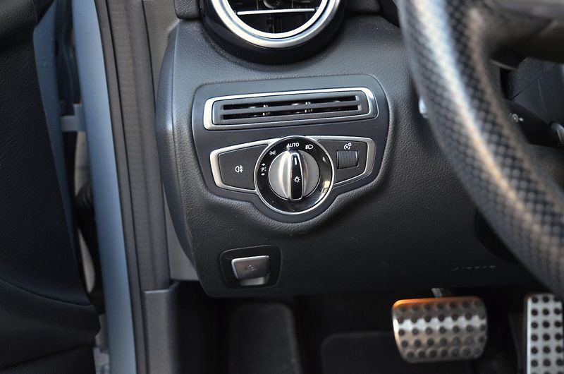 Mercedes-Benz Třídy C (2016) C 250d 4Matic AMG ČR Burmester - fotka 27 z 41
