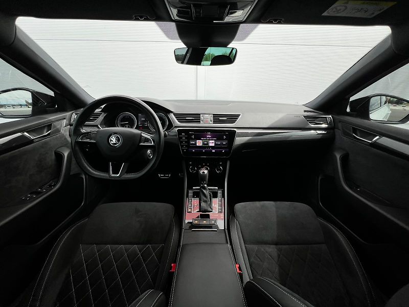 Škoda Superb 2.0TDI DSG 140kW Sportline  - fotka 6 z 25