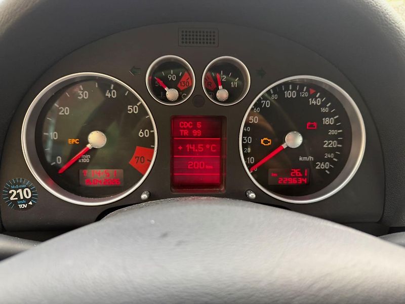 Audi TT (2002) - fotka 7 z 11