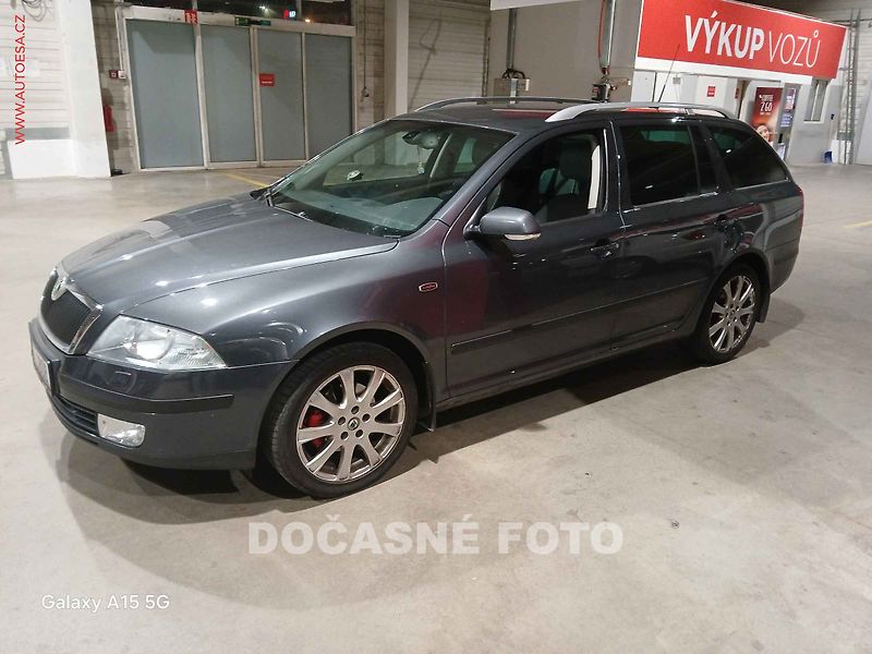 Škoda Octavia (2007) 2.0tdi, 1.maj, servis.kniha - fotka 1 z 3