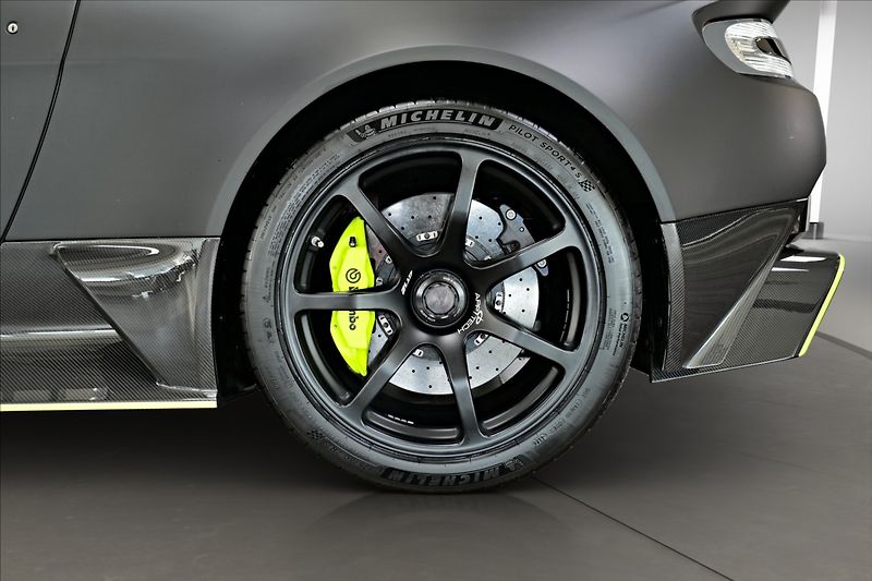 Aston Martin V12 Vantage GT12 - fotka 9 z 22