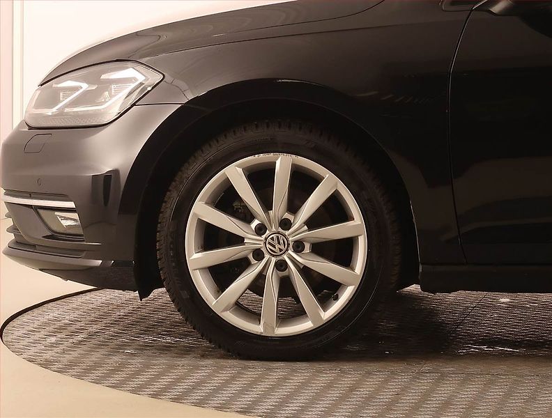 Volkswagen Golf (2018) 1.5 TSI, Automat, Serv.kniha - fotka 12 z 18