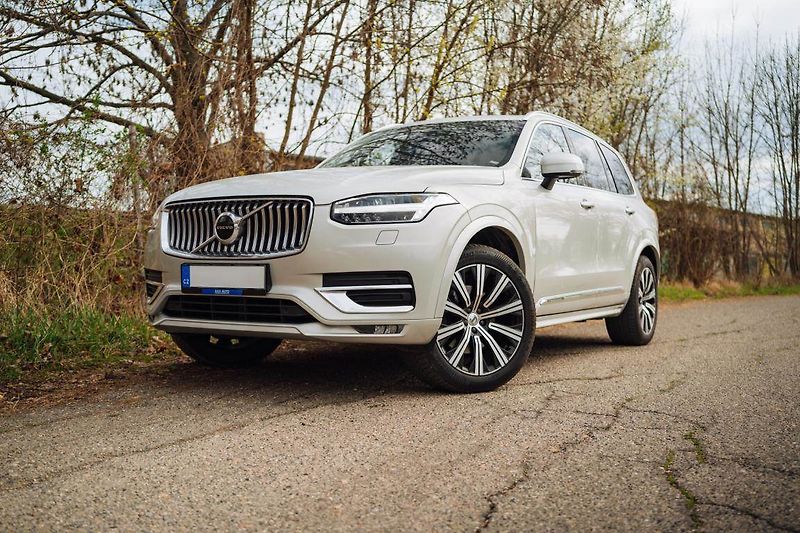 Volvo XC90 (2019) B5 AWD - fotka 4 z 28