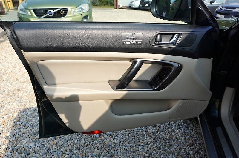 Subaru Outback (2004) 3,0R  H6 180 kW - fotka 26 z 52