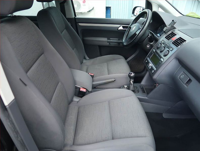 Volkswagen Touran (2007) Comfortline 1.9 TDI, po STK - fotka 9 z 15