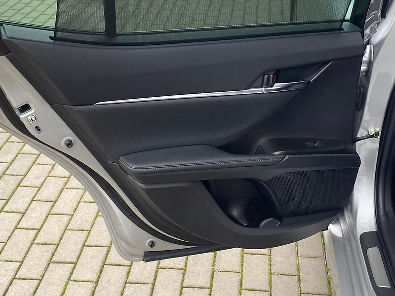 Toyota Camry 2,5 Hybrid  Executive VIP - fotka 28 z 33