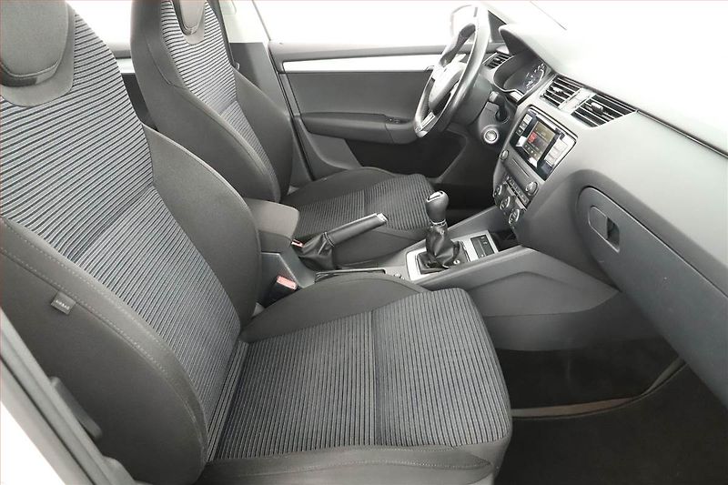 Škoda Octavia (2015) 1.6 TDI, Serv.kniha, Xenony - fotka 7 z 17