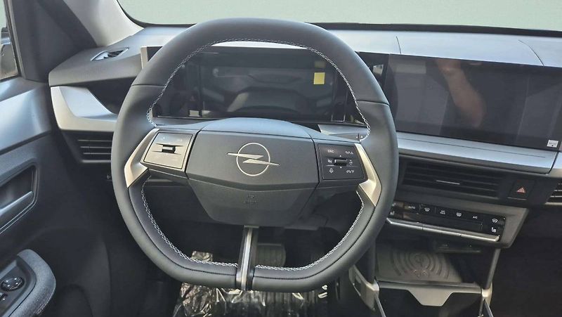 Opel Frontera (2026) GS Hybrid 1.2 TURBO (81kW/110k - fotka 15 z 34