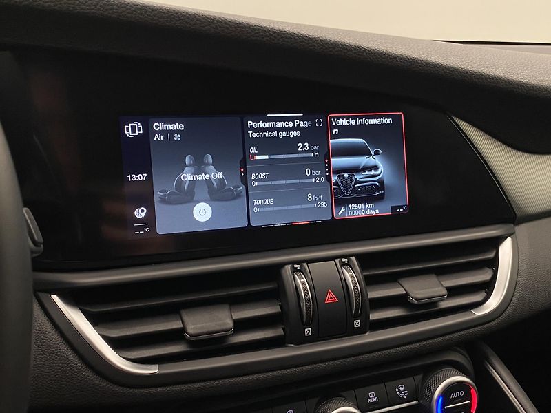 Alfa Romeo Giulia 2.0T VELOCE Q4 AUT  - fotka 35 z 56