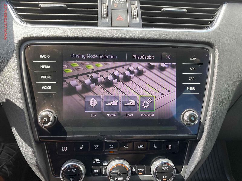 Škoda Octavia (2018) 2.0 TDi, RS, DSG - fotka 19 z 20