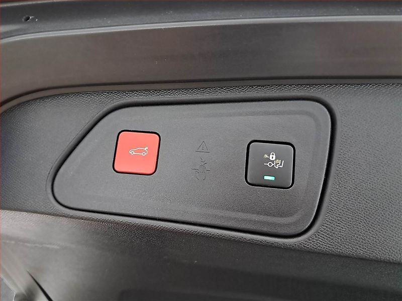 Peugeot 3008 (2021) 1.5 BlueHDi, Automat, ČR,1.maj - fotka 21 z 22