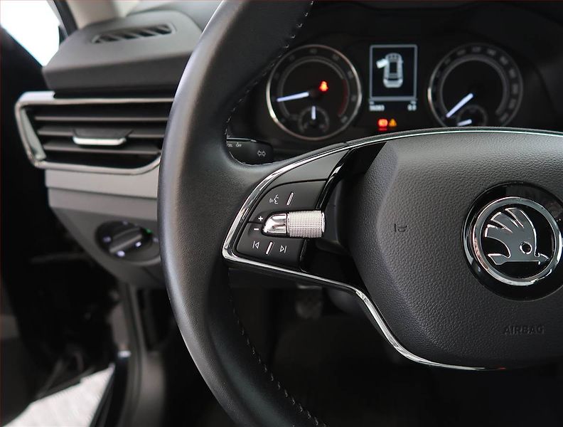 Škoda Kamiq (2023) Ambition 1.0 TSI, klima - fotka 18 z 22