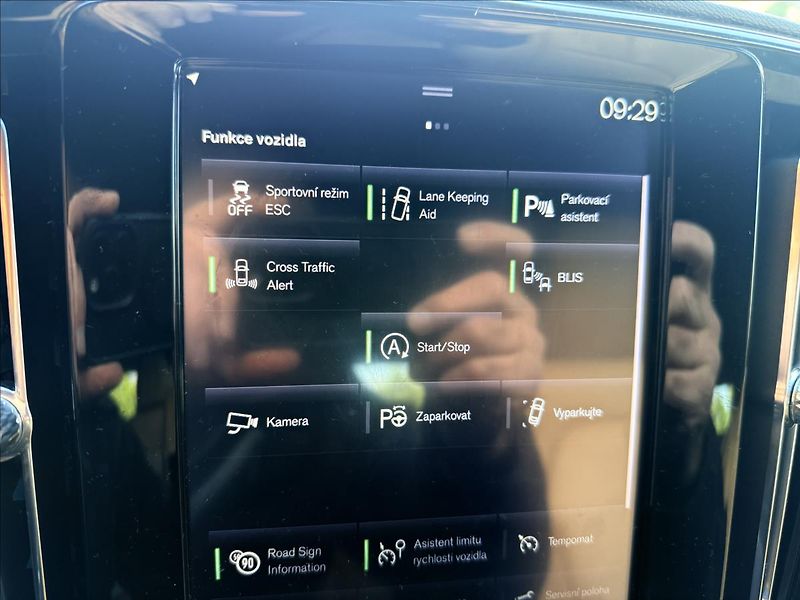 Volvo XC40 2,0 T4 Inscription AWD - fotka 14 z 31